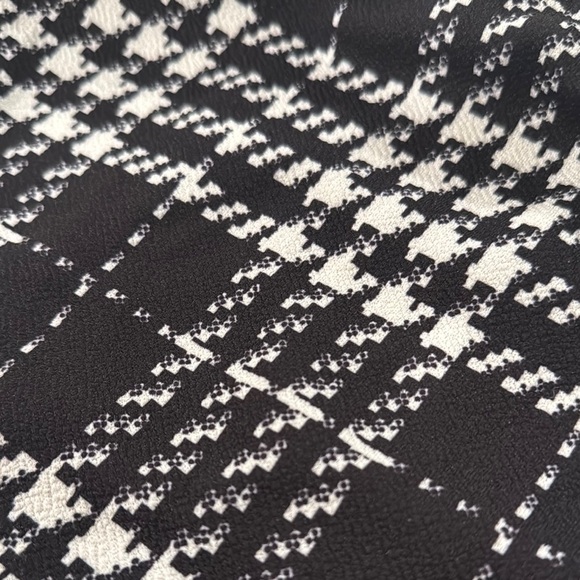 Stylish Black and White Plaid Skirt - Picture 5 of 5